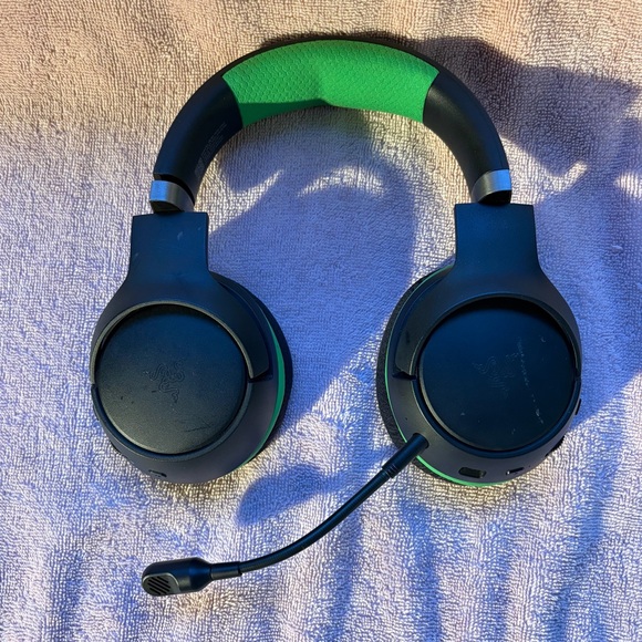 Wireless Razer Headset with Mic - Picture 1 of 4